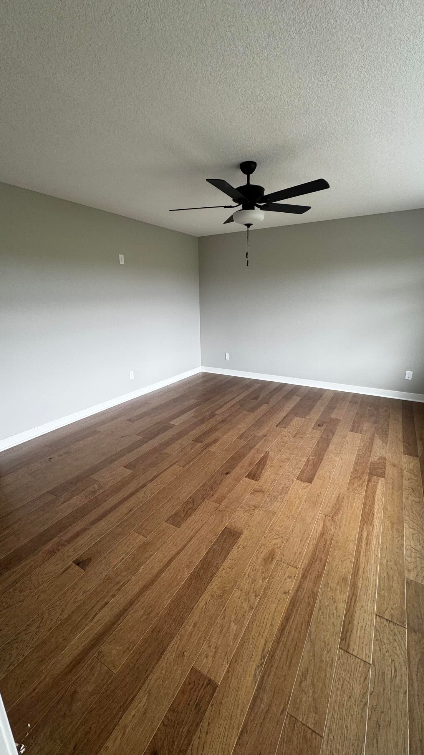 Product: Shaw Happy Hickory. Color: Honey Glow