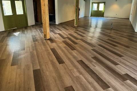 Shaw Indwell 20 - Colors: Blue Ridge and Seneca Oak